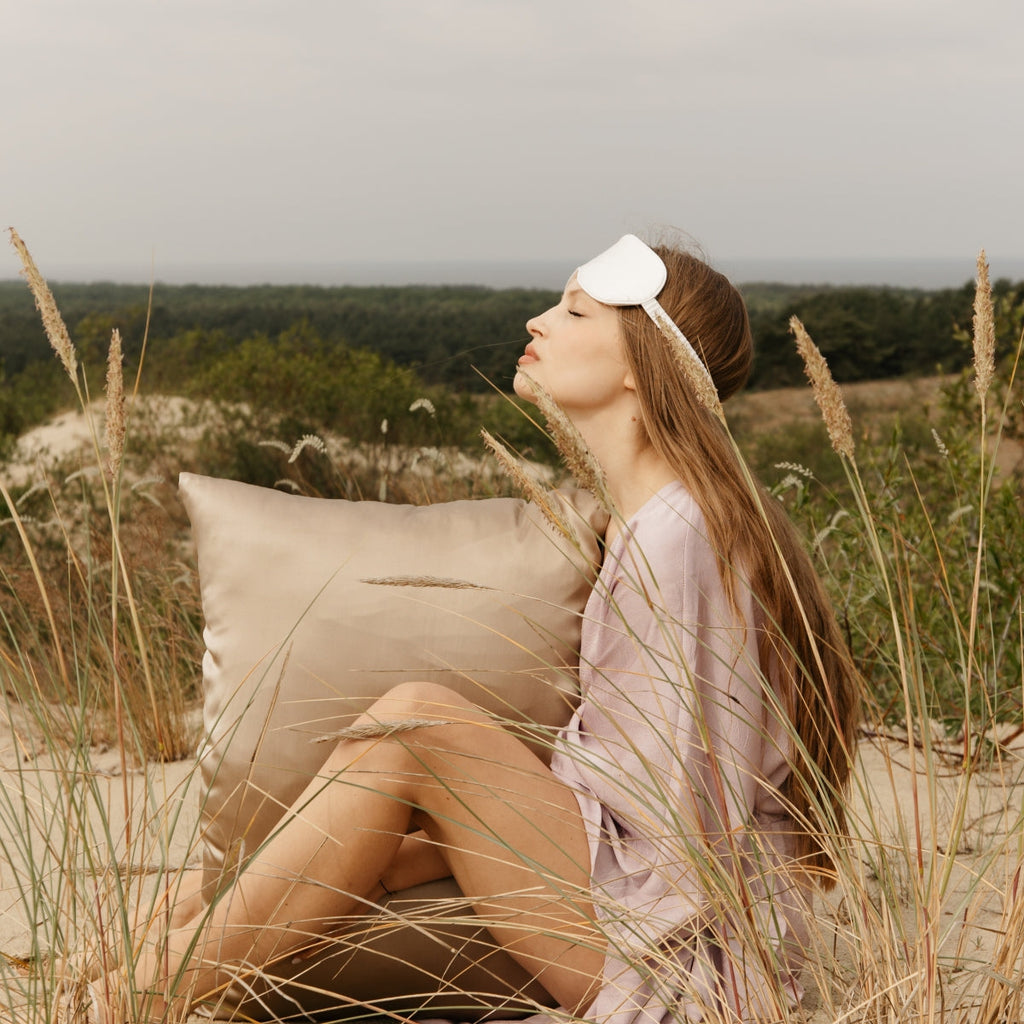 Noreo 3D natursilke sovemaske.